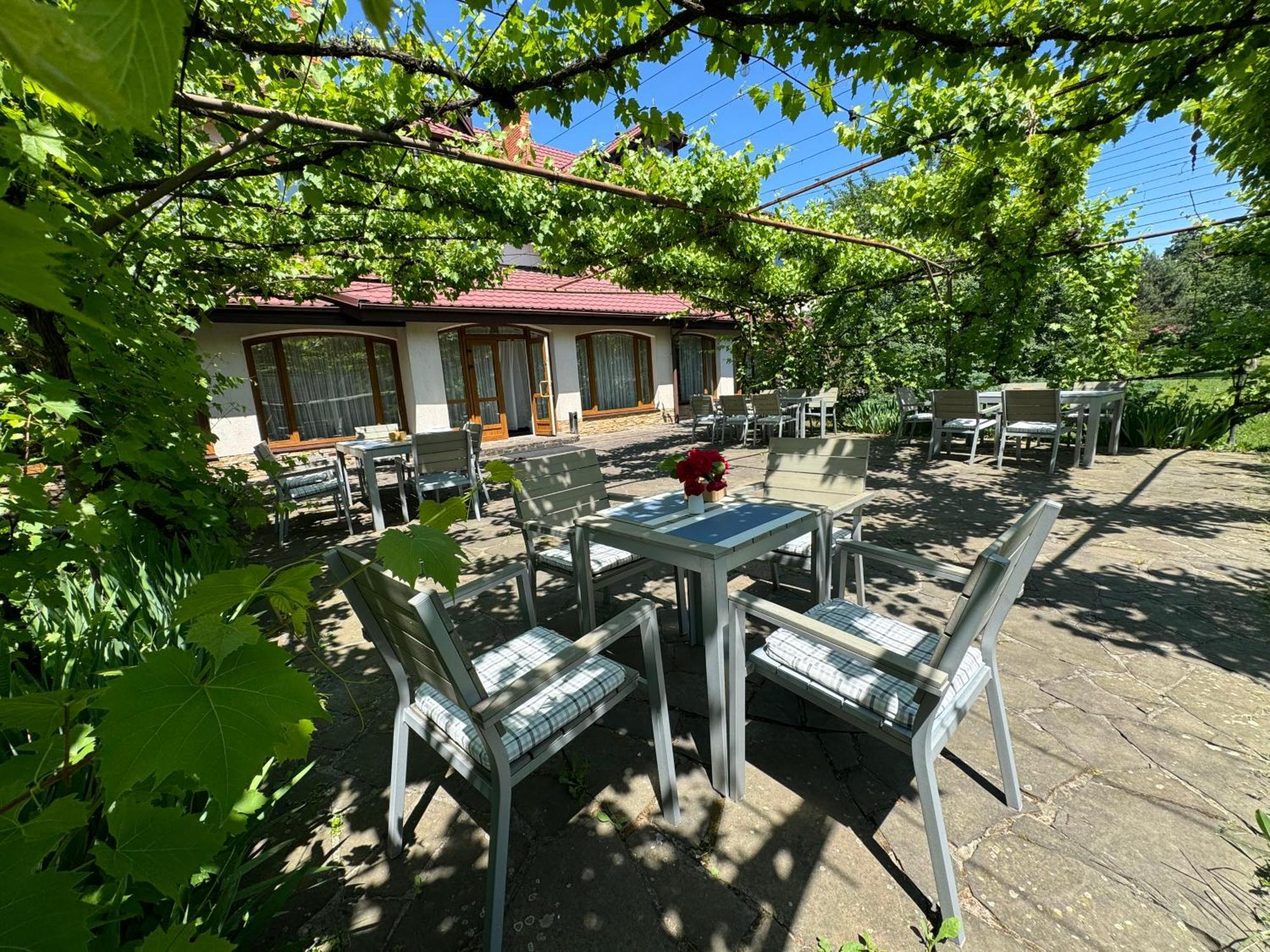 Hotel Троянда Карпат Karpaty Exterior foto